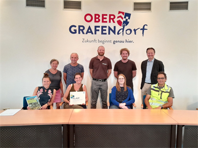 9 Personen im Sitzungssaal Ober-Grafendorf